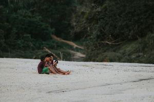 The use of technology in the Indigenous communities of the Amazonia brought new challenges in the protection of their cultural practices. Learning priorities for young people have changed and the Native language is barely one of them. Photo by: Ryan Cortés, August 19, 2024